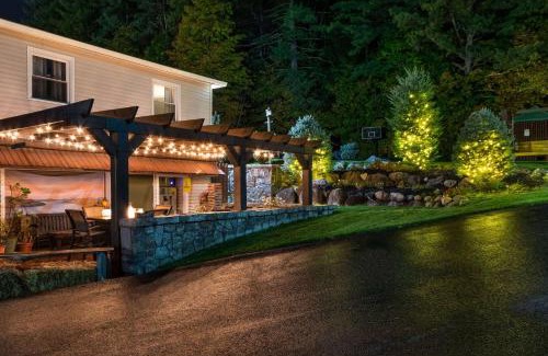Lake George Hotel | Super 8 by Wyndham Lake George/Downtown
