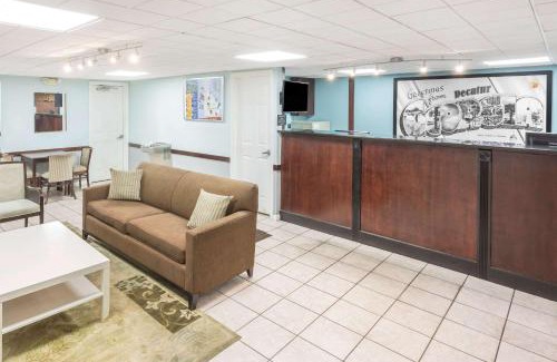 Decatur Hotel | Super 8 by Wyndham Lithonia
