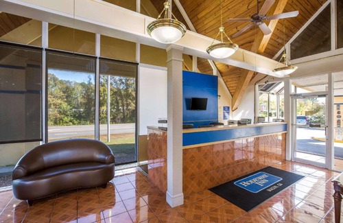 Macon Hotel | Super 8 by Wyndham Macon GA