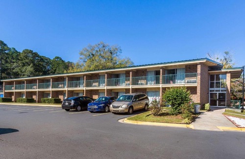 Macon Hotel | Super 8 by Wyndham Macon GA