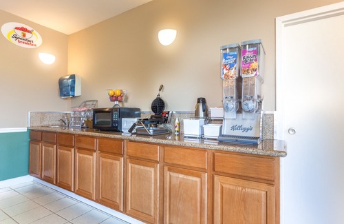 Madison Hotel | Super 8 by Wyndham Madison/Ridgeland Area