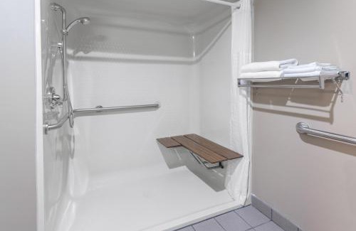 Marysville Hotel | Super 8 by Wyndham Marysville/Port Huron Area