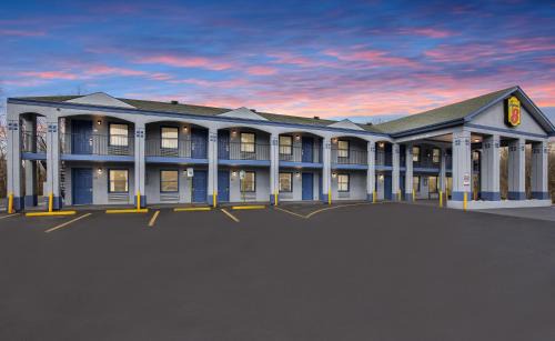 Bellevue Hotel | Super 8 by Wyndham Nashville West