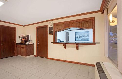 Oklahoma City Hotel | Super 8 by Wyndham Oklahoma/Frontier City