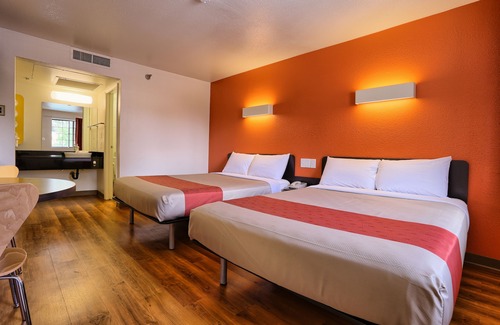 Petaluma Hotel | Super 8 by Wyndham Petaluma