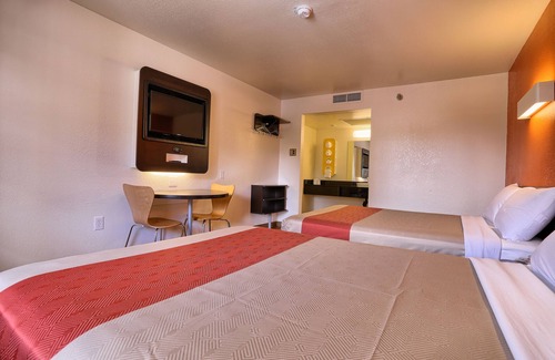 Petaluma Hotel | Super 8 by Wyndham Petaluma