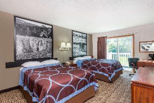 Platteville Hotel | Super 8 by Wyndham Platteville
