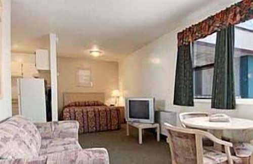 Red Deer Hotel | Super 8 by Wyndham Red Deer