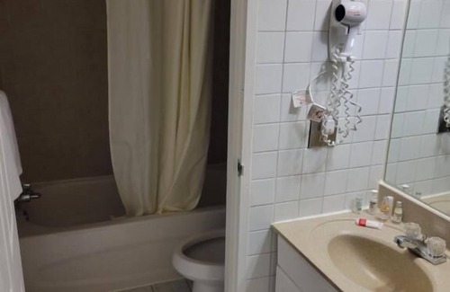 Red Deer Hotel | Super 8 by Wyndham Red Deer