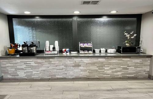 Sealy Hotel | Super 8 by Wyndham Sealy