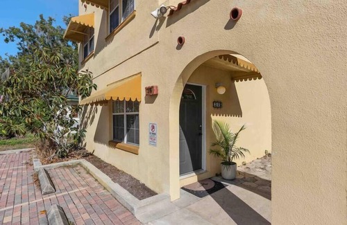 Historic Downtown Kissimmee House | Super Boho - At Lake Toho's Water