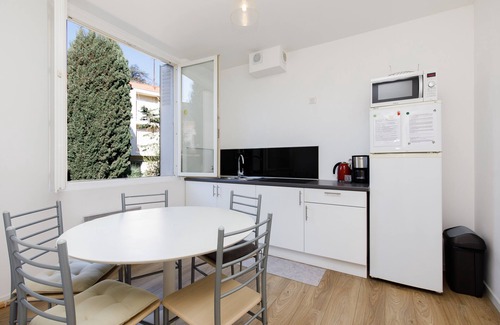 Prado - Republique Apartment | Super Cannes rental 3 * 2 to 4 pers 15 minutes walk from Center Clim Parking