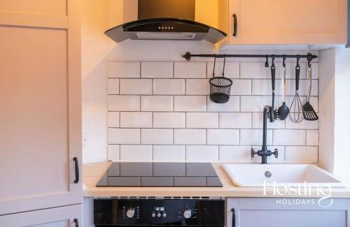 Henley Apartment | Super Central Apartment Close To River & Station