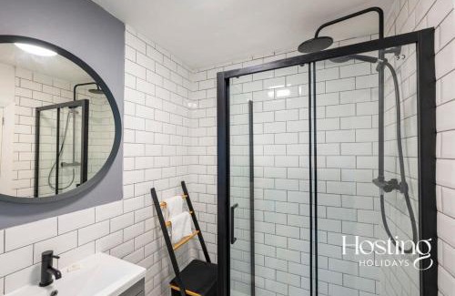 Henley Apartment | Super Central Apartment Close To River & Station