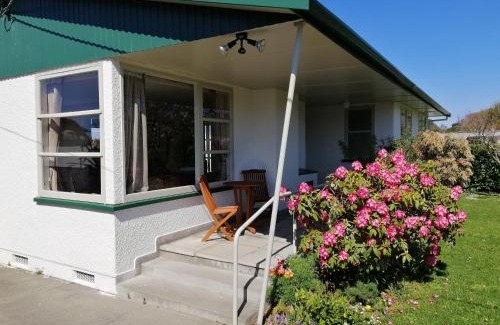 Greytown House | Super Central Cosy Greytown House with Garage