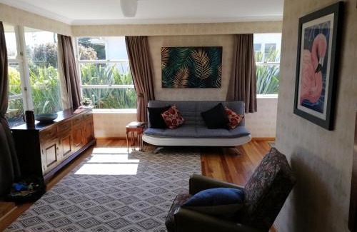 Greytown House | Super Central Cosy Greytown House with Garage