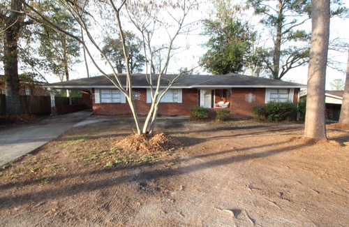 Gracewood House | Super Clean 3 Bedroom House near Masters Golf Tournament.