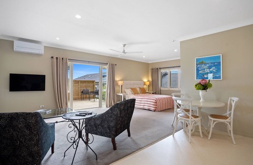 Katikati Cottage | Super-comfortable, rural studio/cottage accommodation near Waihi Beach