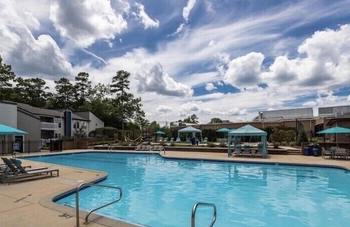 North Raleigh Apartment | Super Cozy Apt in Central Location | Free Wi-Fi & Keyless Entry!