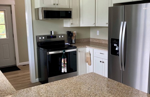 Dry Ridge House | Super cute and Cozy 2-bedroom house with AC and WiFi in dry ridge