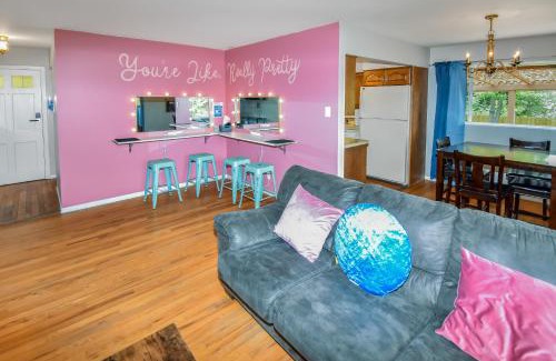 Southeast House | Super Cute Five Bedroom Home in Denver Perfect For Girls Trips