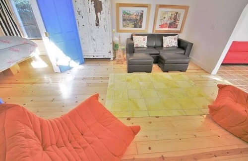 Petaluma Cottage | Super Cute Guesthouse in West Petaluma