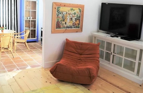 Petaluma Cottage | Super Cute Guesthouse in West Petaluma