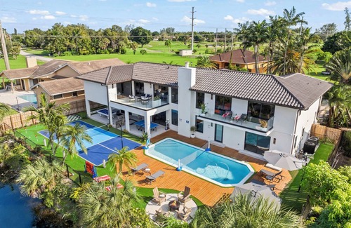 Country Club House | Super Lux House: 11BR Pool Jacuzzi Sauna Gym Games