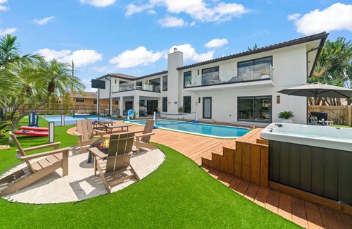 Country Club House | Super Lux House: 11BR Pool Jacuzzi Sauna Gym Games
