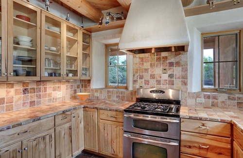 Abiquiu House | Superb - 2 Bedroom, 2 Bath, Sleeps 8 in beds plus more