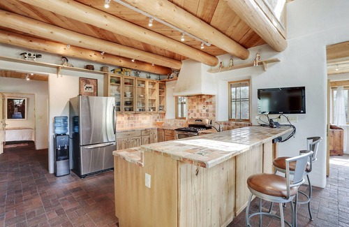 Abiquiu House | Superb - 2 Bedroom, 2 Bath, Sleeps 8 in beds plus more