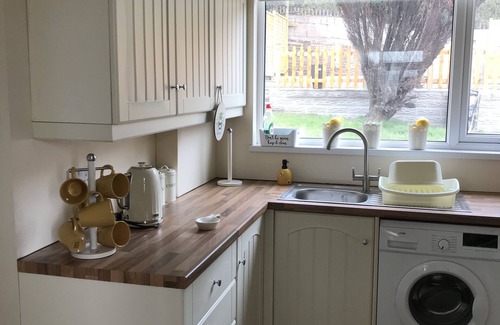Port Talbot House | ❤Superb 4 Bedroom Holiday Home, Mountain View, Close to Aberavon Beach❤
