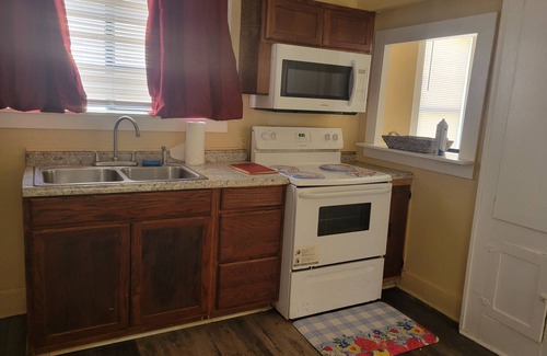 Port Arthur House | Superb 4-bedroom house with Central Air and Heat 15 minutes from Motiva Refinery