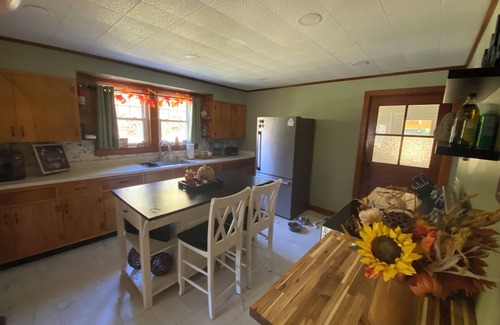 Edmond House | Superb 4-bedroom house 2 mi NRG Bridge/Pet Friendly/Hot Tub/Fire Pit