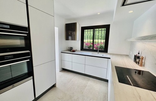 Behobie House | Superb 5* villa with swimming pool, close to the sea.