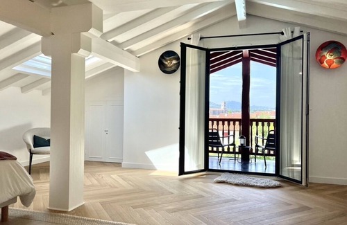 Behobie House | Superb 5* villa with swimming pool, close to the sea.