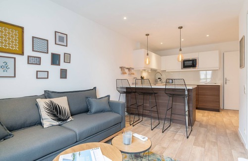 Saint-Tropez City Centre Apartment | SUPERB APARTMENT with Parking 0 2 pas de la place des lices