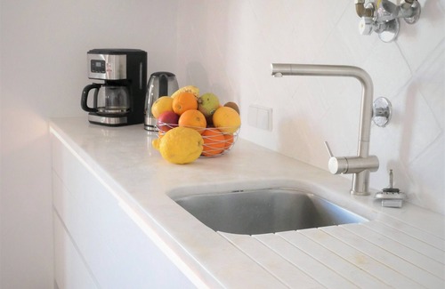 Pera Apartment | Superb apartment with pool and sea view