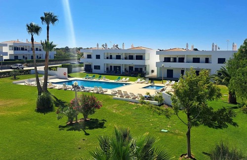 Pera Apartment | Superb apartment with pool and sea view