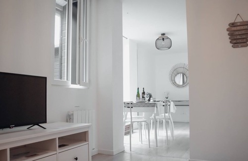 Ernee Apartment | Superb apartment with terrace in the city center