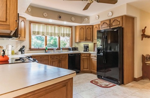 Barboursville House | Superb British Colonial holiday home, greenhouse, outdoor deck, tropical garden