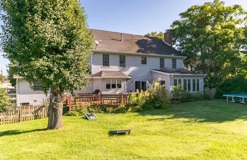 Barboursville House | Superb British Colonial holiday home, greenhouse, outdoor deck, tropical garden