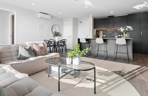 Mount Eden Apartment | Superb city fringe penthouse