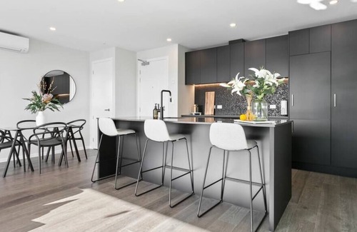 Mount Eden Apartment | Superb city fringe penthouse