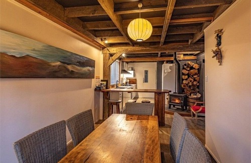 Rangataua Cabin | Superb Family-style Lodge