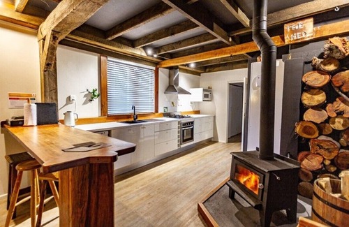 Rangataua Cabin | Superb Family-style Lodge