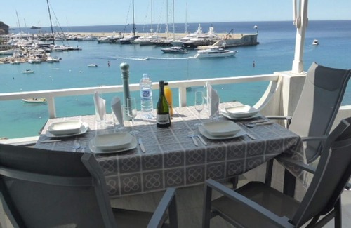 Santa Ponsa Apartment | Superb luxury 2 bedroom front line apartment with superb sea views. nnnnnnnn