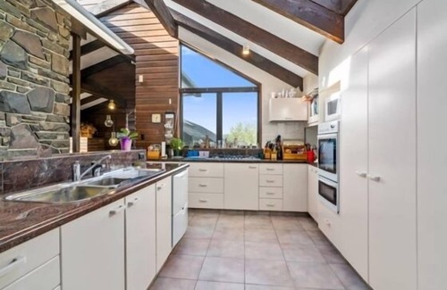Rotorua Cabin | superb panorama of Lake Rotorua in design lodge