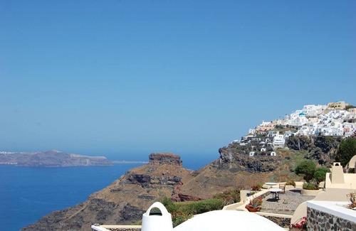 Santorini Villa | Superb Santorini Suite | The Velvet Suite | 2 Bedrooms | Outdoor Shaded Living