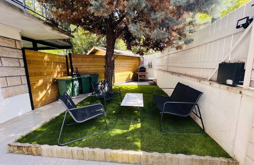 Bagneux Apartment | Superb studio with private entrance and garden